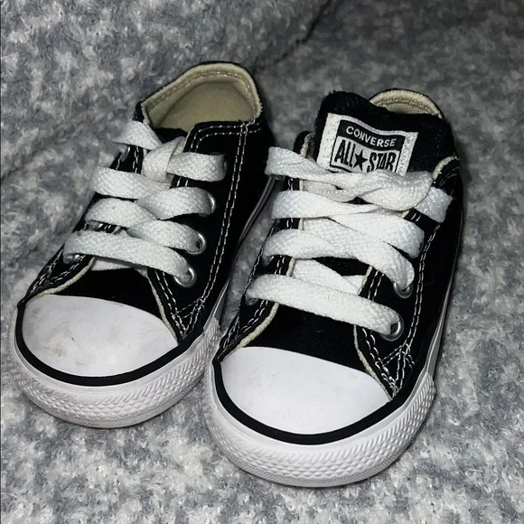 Converse Kids Black and White Sneakers 4 Toddler - Picture 1 of 6